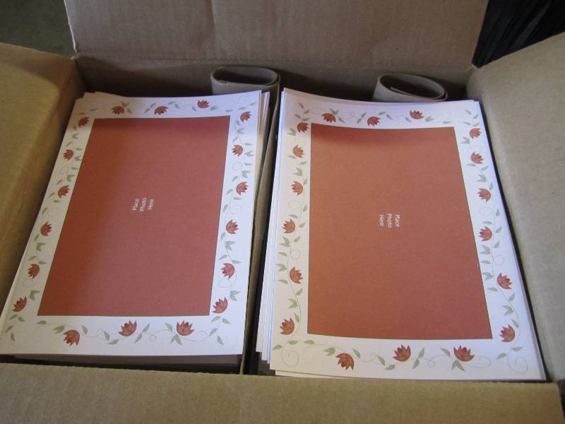 lot 291 image: Case of 900 Flowers Christmas Photo...