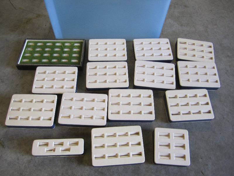 lot 294 image: Lot of Ring Displays ...
