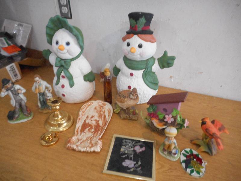TWO BOX LOT OF FIGURINES, KITCHEN ITEMS, TUPPERWARE, HOME INTERIOR SCONCES..SEE PICTURES