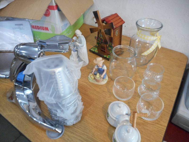 MISC LOT--KITCHEN SLICER, HOME INTERIOR, GLASS VOTIVE, VASES, HOLIDAY DECOR