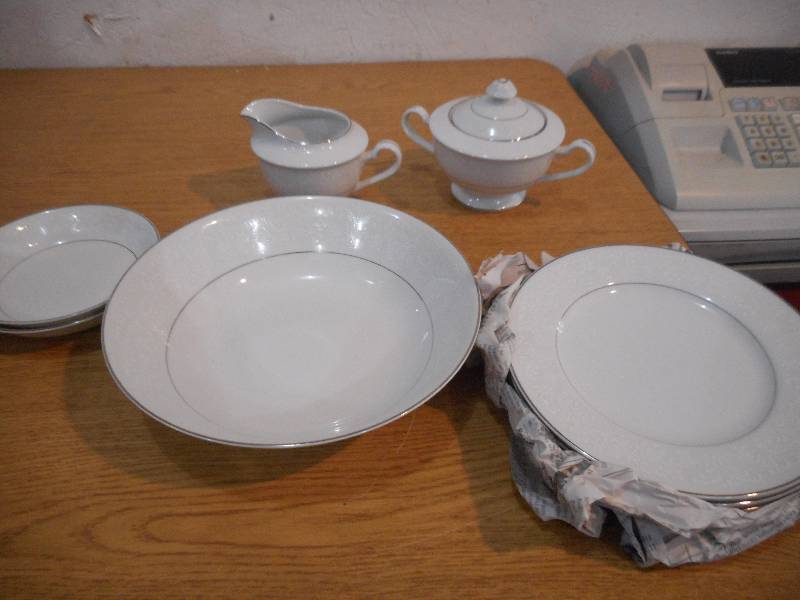 BOX OF CHINA...MATCHES TO OTHER IN AUCTION