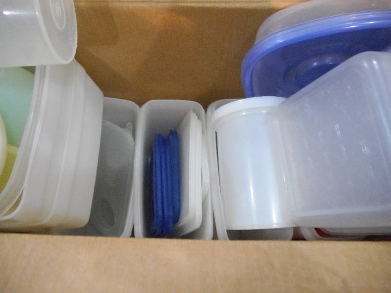 MISC LOT- FOOD STORAGE CONTAINERS