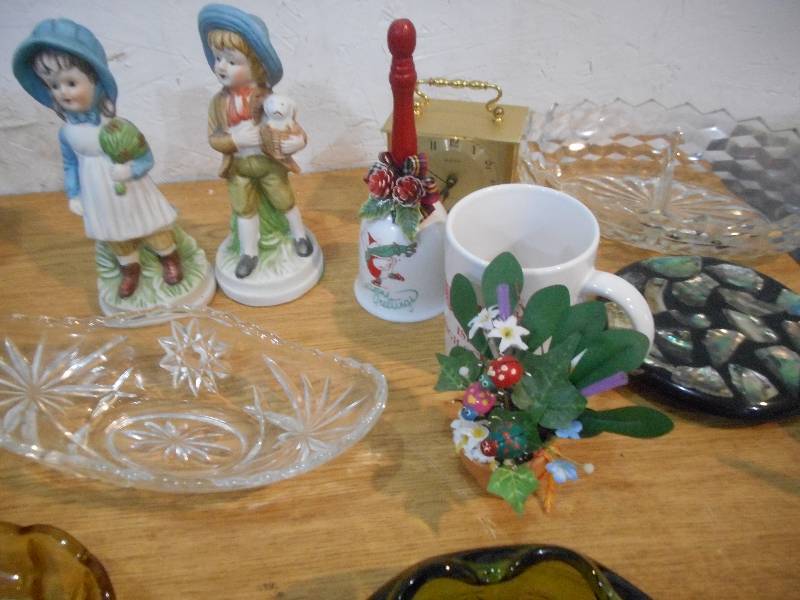 MISC LOT- SEVERAL GLASS SERVING BOWLS, FIGURINES,
