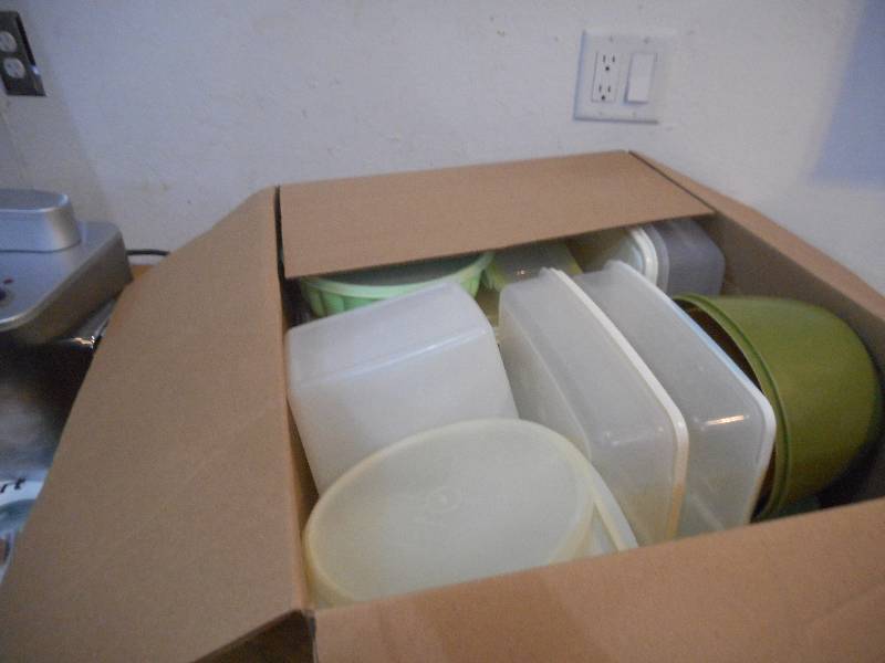 MISC LOT- KITCHEN STORAGE ITEMS, TUPPERWARE, CUISINART ICE CREAM MAKER