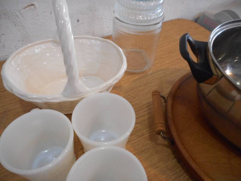 BOX LOT OF HOUSE HOLD ITEMS--PAN, TRAY, COFFEE CUPS, GLASS BASKET, GLASS BOWL, SILVER SPOON