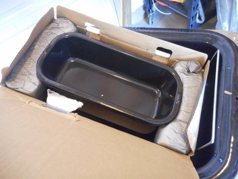 HAMILTON BEACH 18 QT ROASTER WITH TRAYS