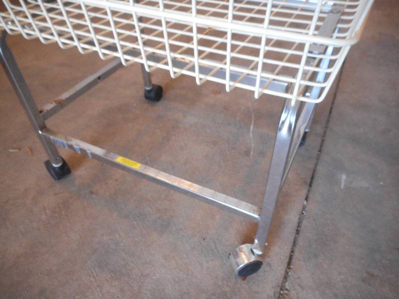 LAUNDRY CART ON WHEELS