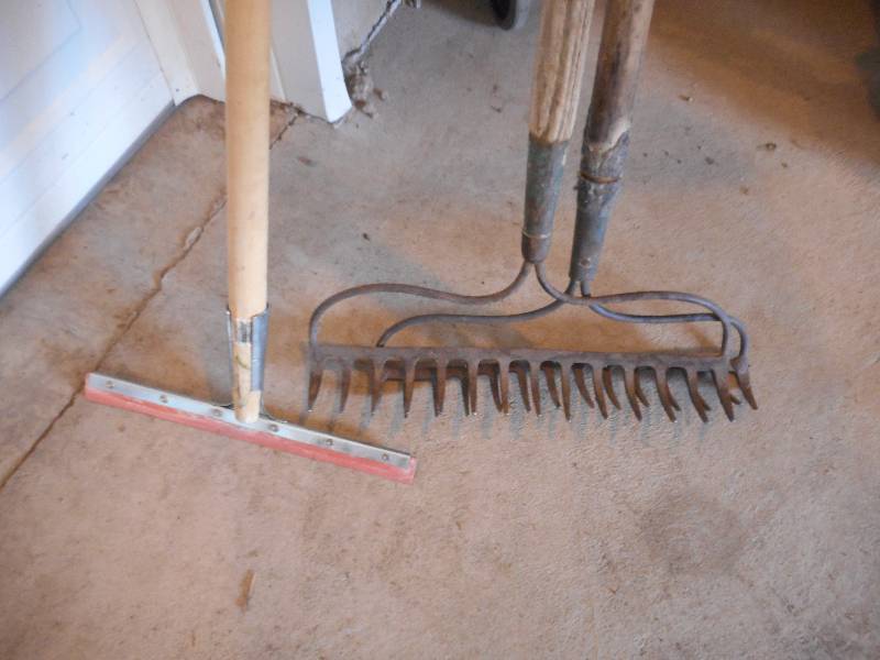 LAWN RACKS AND SQUEEGEE