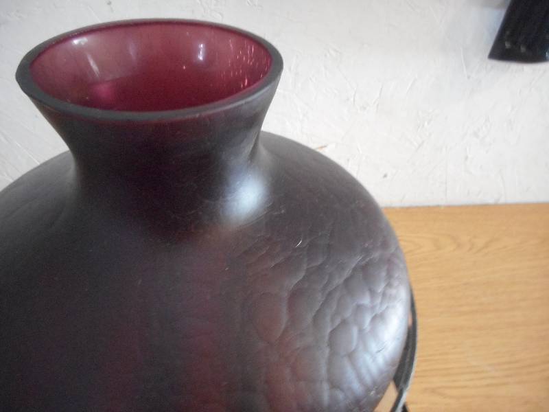PURPLE GLASS LAMP SHADE IN ROUND BOX