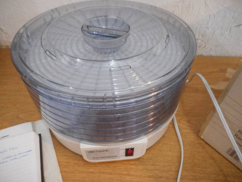 DEHYDRATOR, BROIL PANS, FIVE SQUARE CAKE PANS