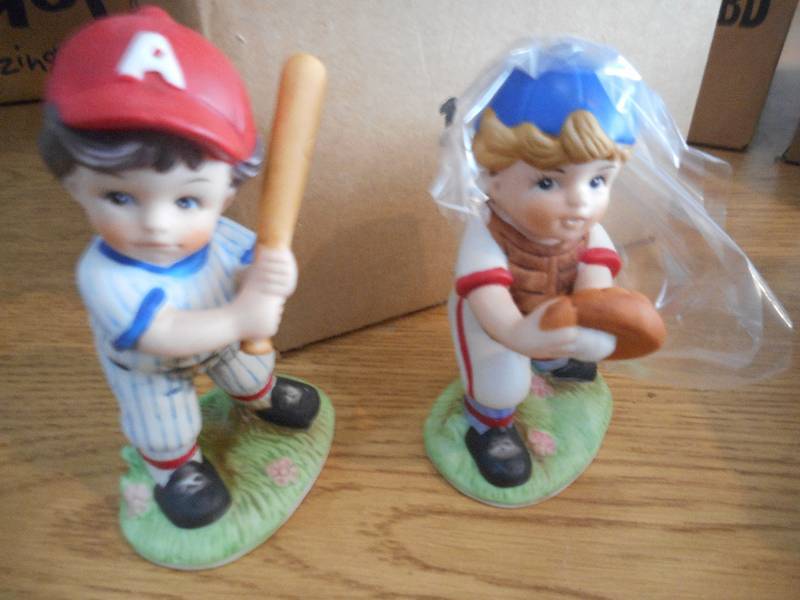 ASSORTED HOME INTERIOR VOTIVE CUPS AND FIGURINES
