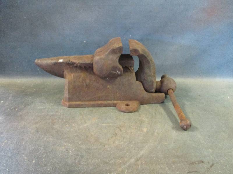 Bench Anvil Vise