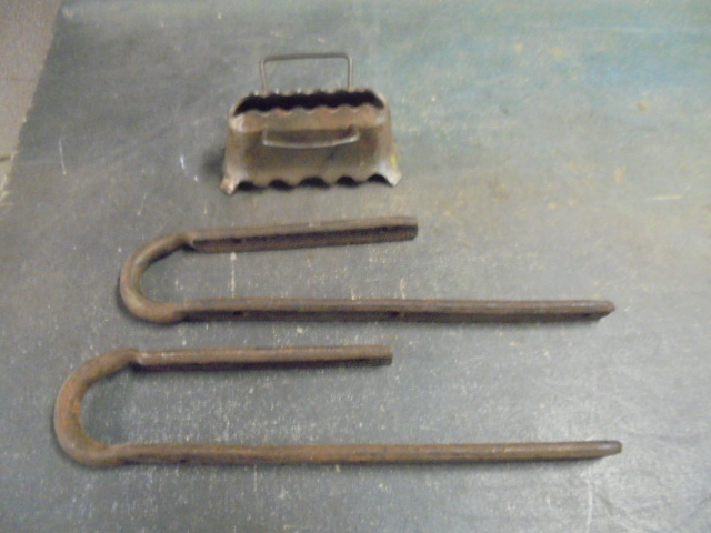  UNKNOWN and 2 metal Brackets