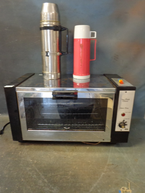 Oven and 2 Vacuum Bottles