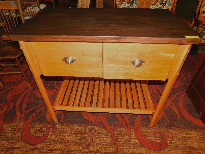CENTER ISLAND OR COUNTER FOR THE KITCHEN