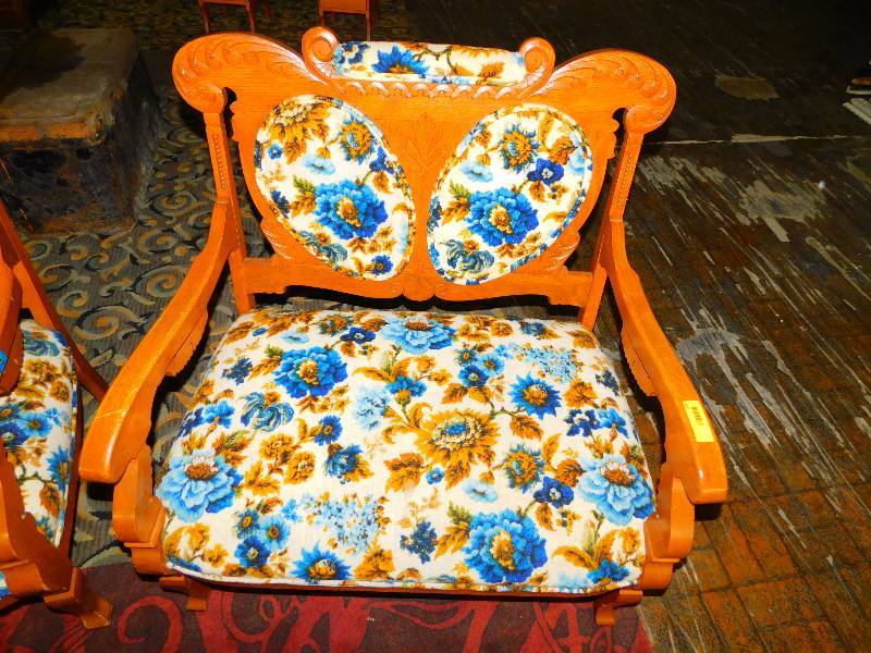ANTIQUE CHAIR