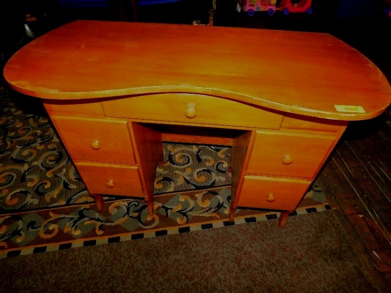 VINTAGE CURVE FRONT DESK