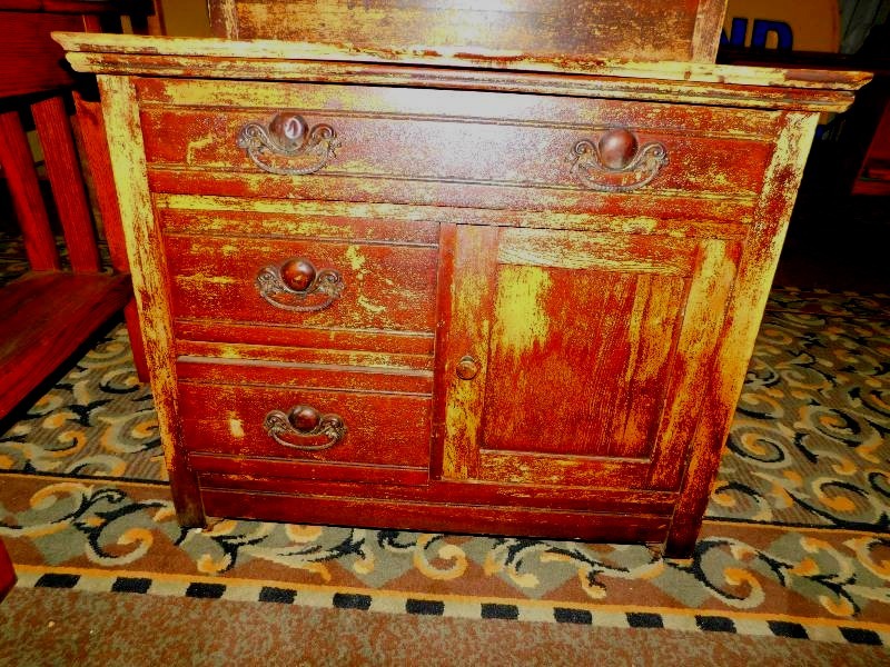 ANTIQUE WASH STAND WITH TOWEL BAR