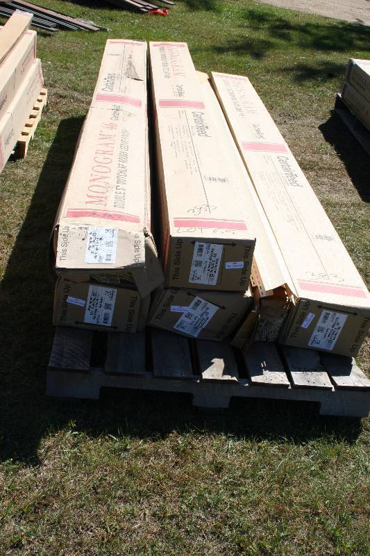 lot 65 image: Woodgrain Dutch Lap Vinyl Siding