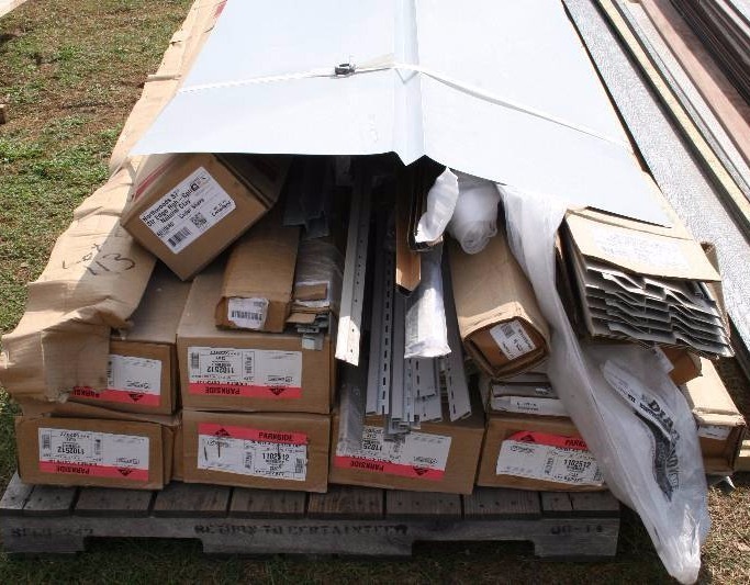lot 113 image: Dutch Lap Siding