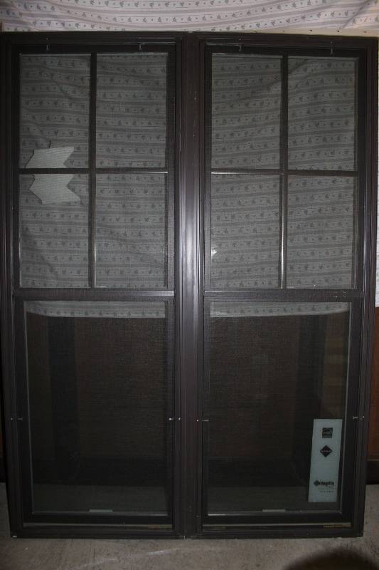 lot 190 image: Twin Double Hung Windows