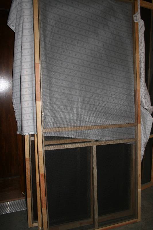 lot 193 image: 36 T-Bar Sreen Door