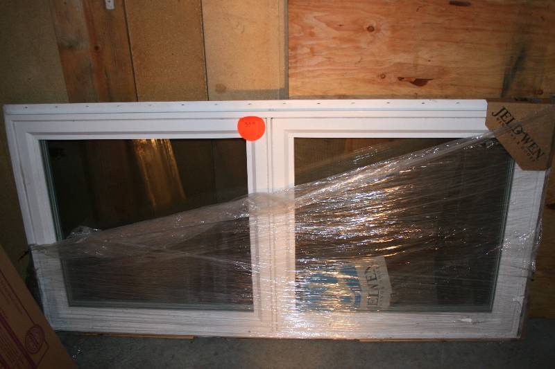 lot 203 image: Jeld-Wen Twin Crank Window