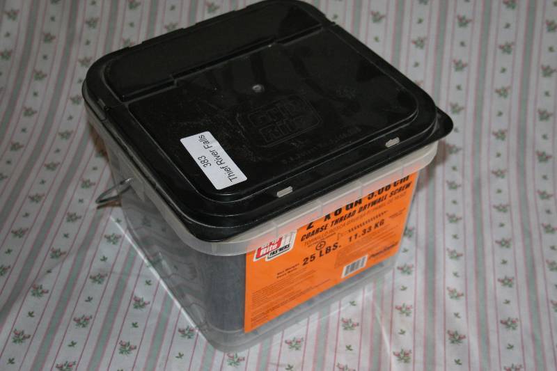 lot 270 image: 2 X 8 Gauge Drywall Screws