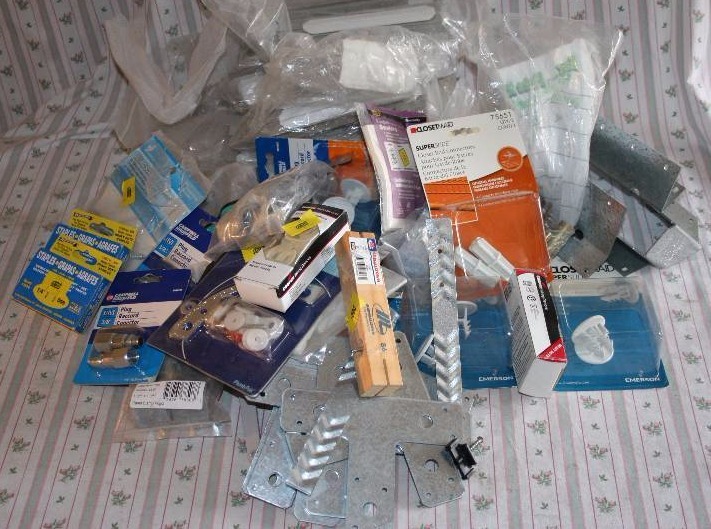 lot 320 image: Hardware and More