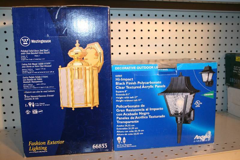 lot 330 image: Exterior Light Fixtures