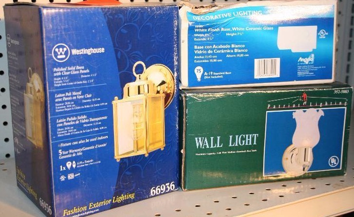lot 331 image: Light Fixtures