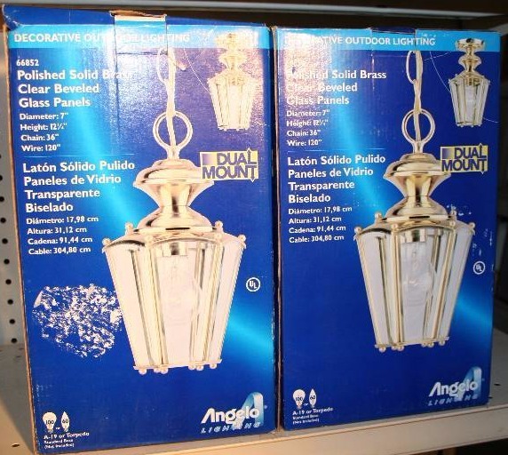 lot 332 image: Outdoor Light Fixtures