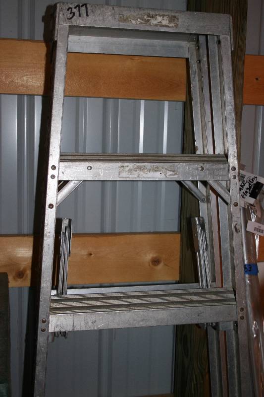 lot 413 image: 6 Step Ladder