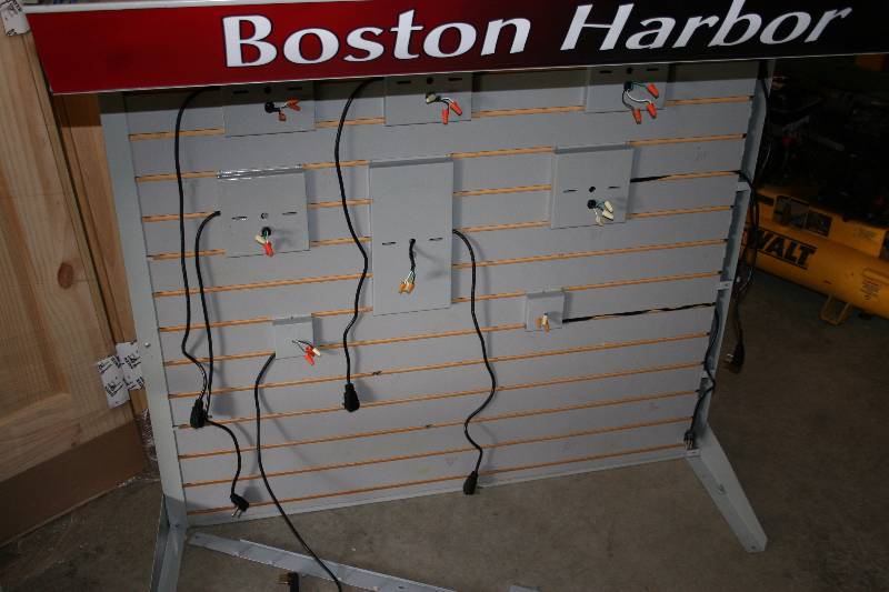 lot 423 image: Wired Display Case