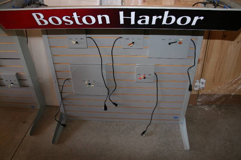 lot 424 image: Wired Display Case