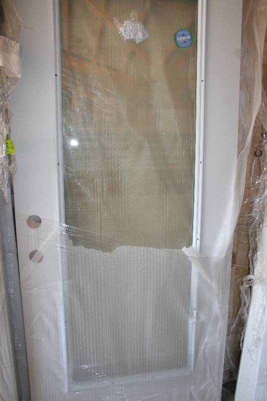 lot 434 image: Insulated Steel Exterior Door With Glass