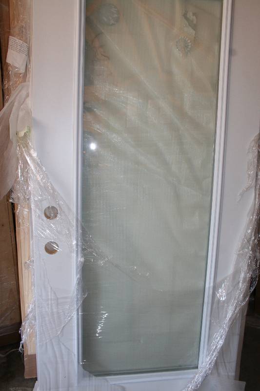 lot 437 image: Insulated Steel Exterior Door With Glass