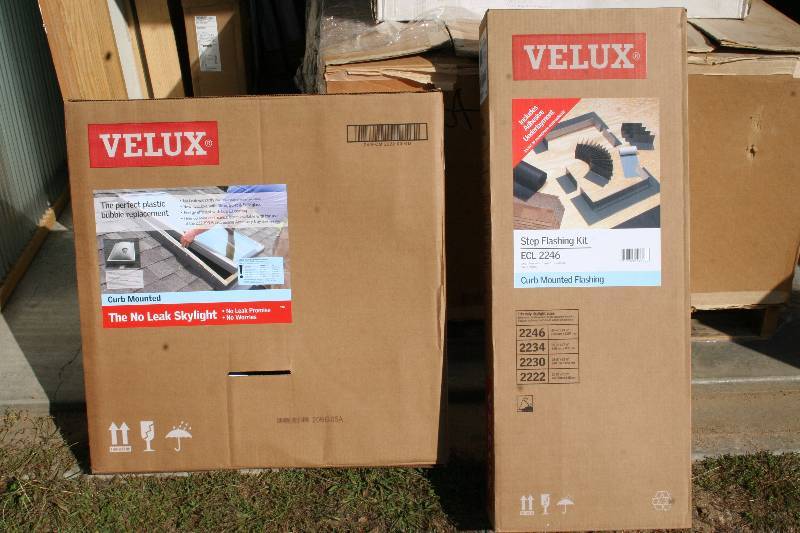 lot 449 image: Velux Sky Light and Flashing Kit for Sky Light