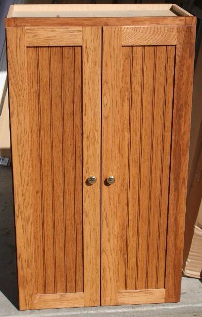 lot 454 image: Oak Cabinet