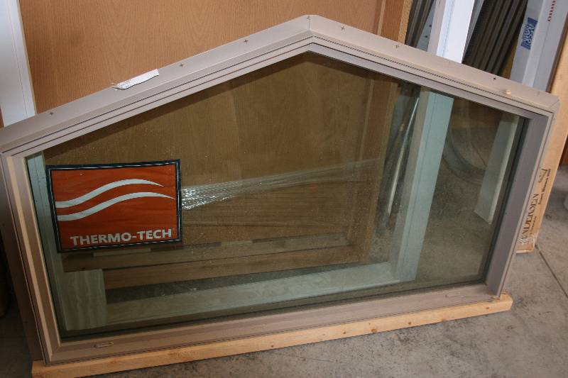 lot 481 image: Center Gable End Window