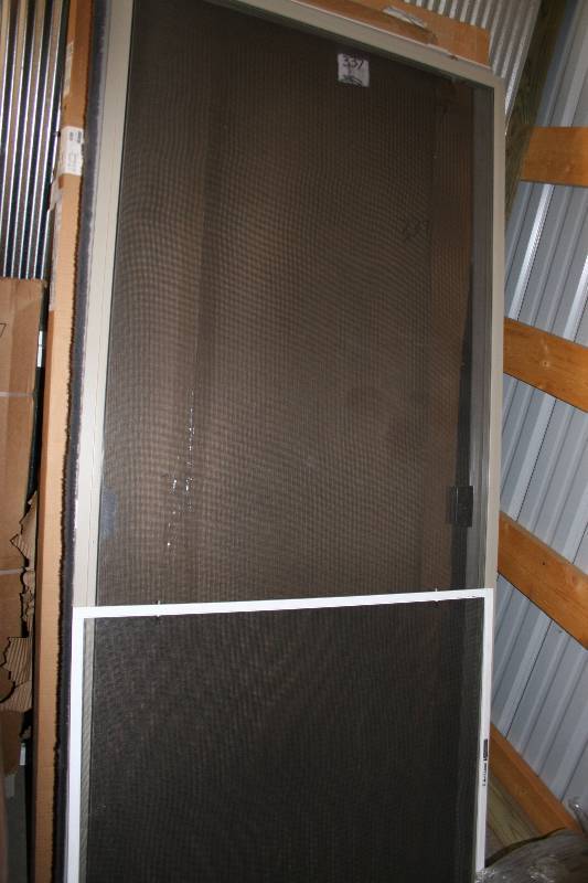 lot 509 image: Assortment of Door Screens