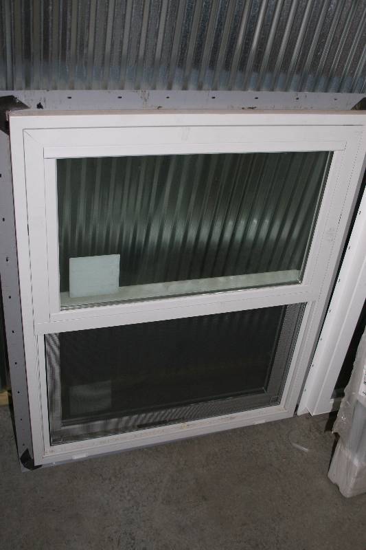 lot 527 image: Verticle Slider Window
