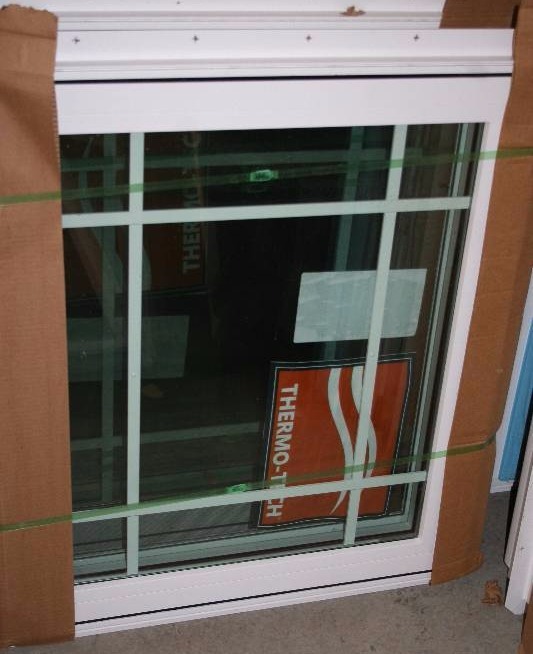 lot 530 image: Awning Window