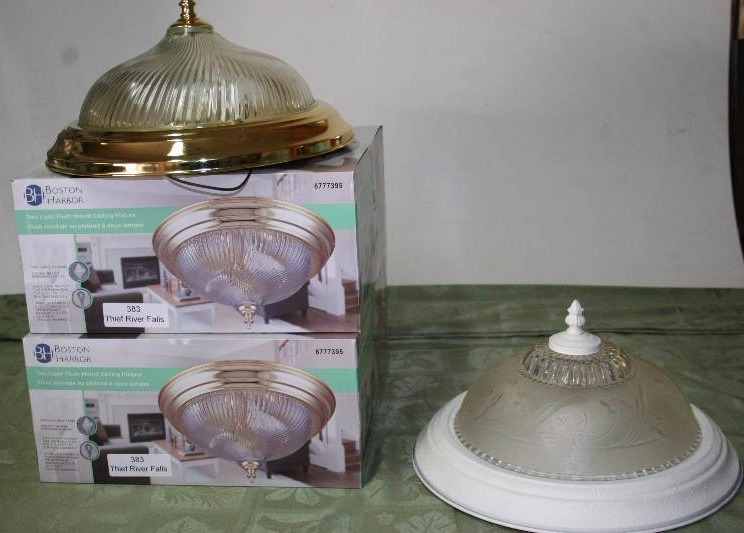 lot 554 image: Flush Mount Ceiling Fixture