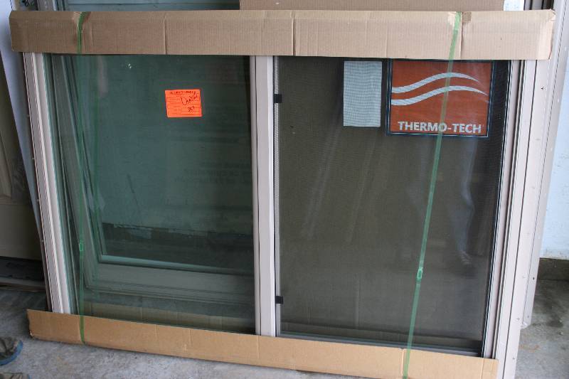 lot 601 image: Horizontal Slider Window