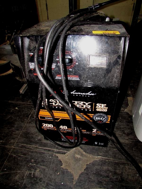lot 512 image: SCHUMACHER ELECTRIC BATTERY CHARGER