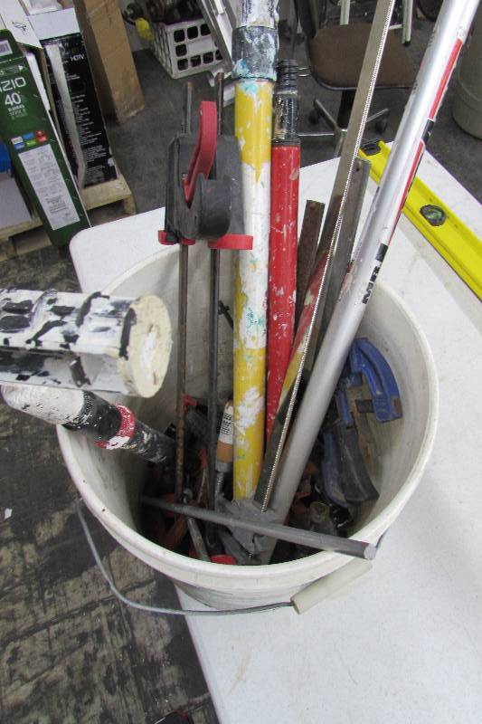 lot 521 image: PAIL OF CLAMPS, MANY DIFFERENT SIZES AND TYPES. PAINT ROLLER AND EXTENSION POLE