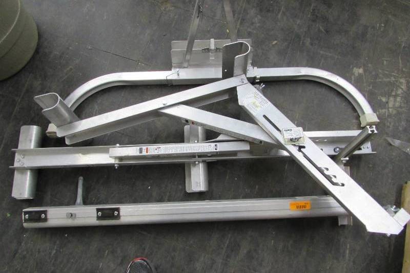 lot 522 image: WERNER LADDER JACK