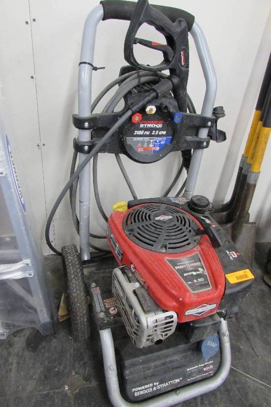 lot 525 image: POWER STROKE PRESSURE WASHER WITH BRIGGS & STRATTON MOTOR, HOSE AND NOZZLE