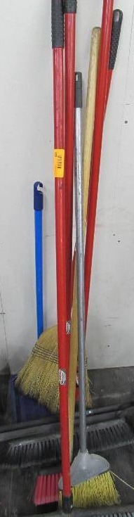 lot 528 image: BROOMS, DUSTPAN AND SQUEEGEE